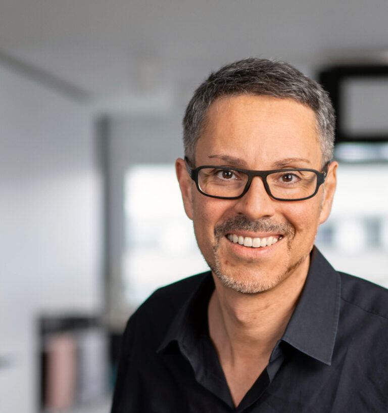 Patrick_Schmid-008_be_horiz_side